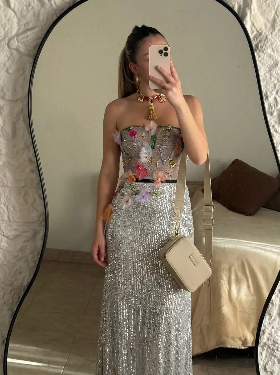 Resultado: la modelo con el vestido elegido